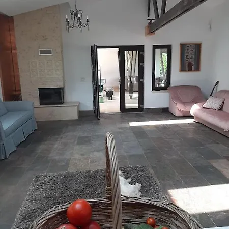 Villa A Welcoming Brand New Close To